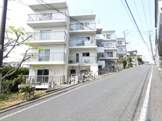 【外観】 | 外観：エントランスは2階部分にあります。