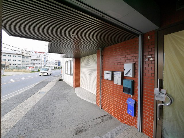 こだまビルのエントランス