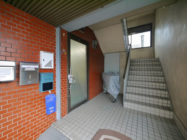 こだまビルのエントランス