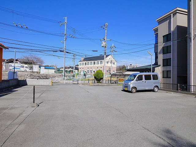 ラ・ベルメイゾンの駐車場|駐車場があるので、車を買う予定の方も安心です