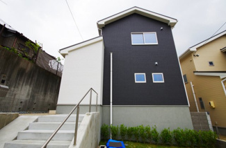 【外観】 | 2号棟外観！！
とにかく日当たりが良い印象です！！人気の下志段味エリアです！！