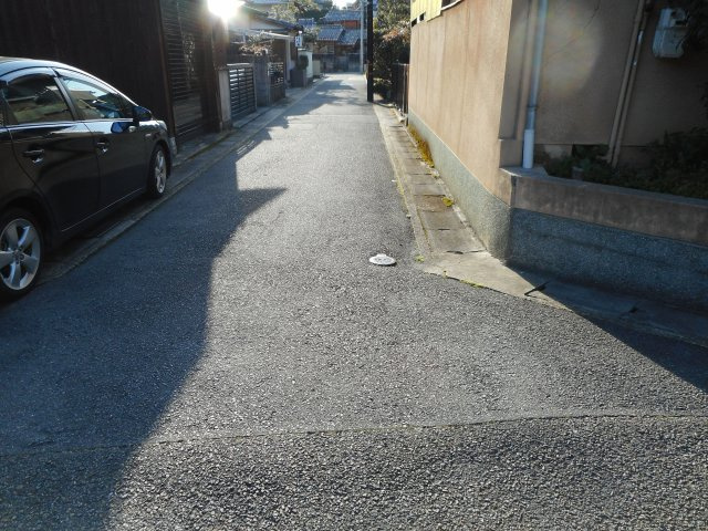 宇多野御池町の前面道路含む現地写真