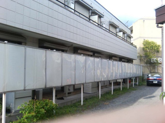 【その他共用部分】 | 1階部分は仕切りがあります！外からは見えにくくなっているので、周りの目を気にする必要がありません♪