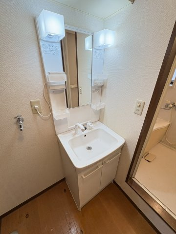 ドエルＡの独立洗面台|写真は同建物の別部屋を参考に掲載しております。