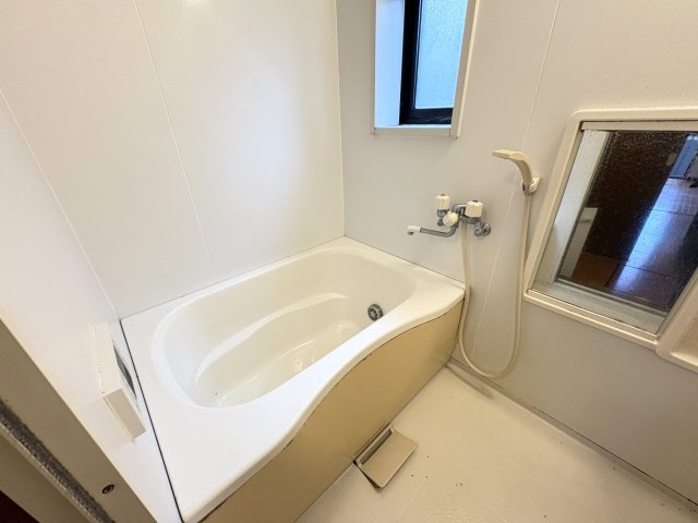 ドエルＡの浴室|写真は同建物の別部屋を参考に掲載しております。
