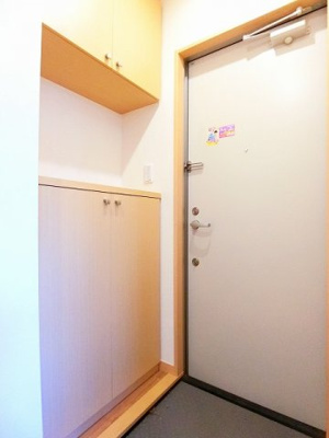 【展望】 | インペリアル | 玄関のシューズボックスは上下タイプ！間のスペースは飾り棚や小物置き場として活用できます♪