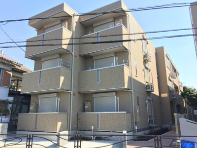 【外観】 | プリエ新川崎 | 横須賀線「新川崎」駅より徒歩8分！南武線「鹿島田」駅からも徒歩9分の3階建てアパートです☆2駅2沿線利用可能で通勤通学にも便利な立地♪