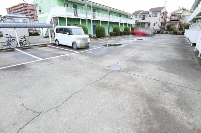 サンビューラーBの駐車場