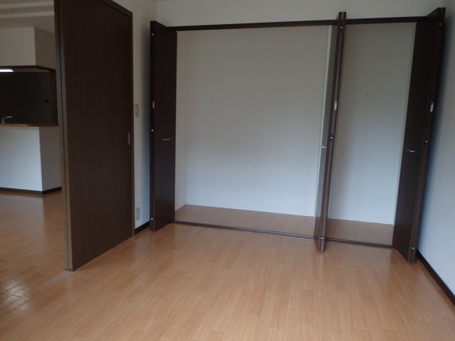 ルピナスの洋室