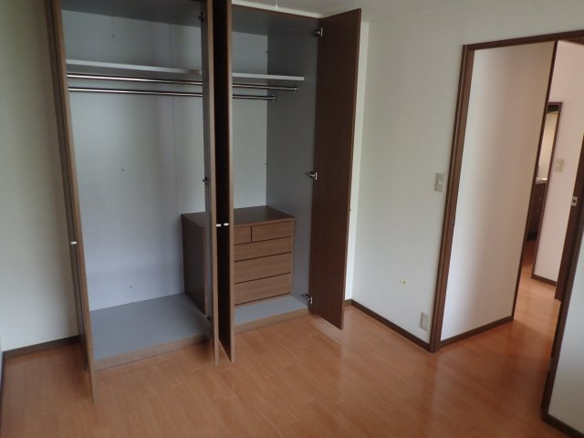 ルピナスの洋室