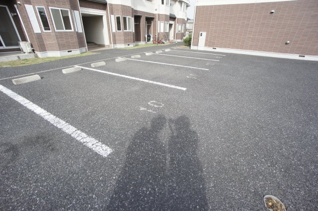 クリスタルハイツＡの駐車場