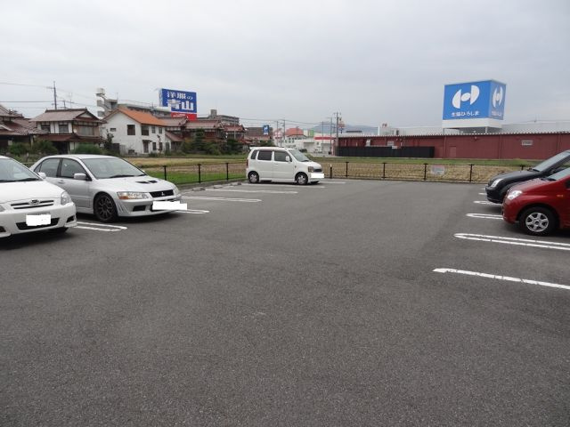 ジュネスの駐車場