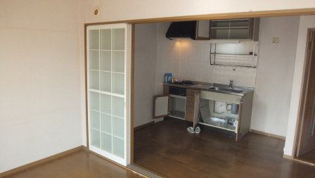サニーコート田辺の居間・リビング|広げても使える間取りです