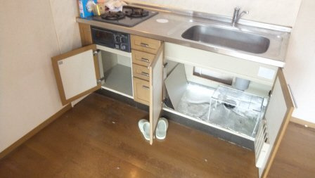 サニーコート田辺のキッチン|キッチン下の収納です