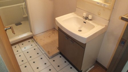サニーコート田辺の洗面所|独立洗面台付きです