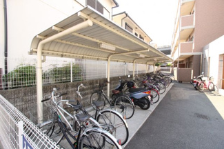 【その他共用部分】 | 屋根付き駐輪場