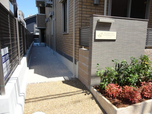 ブランシェ本町のエントランス