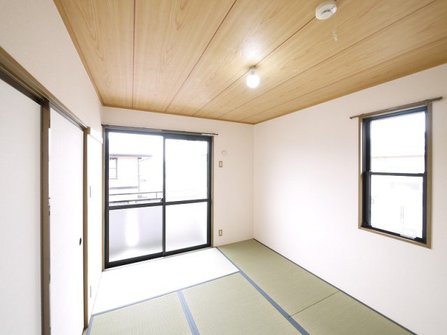 サニーコートB（杏町）の内装|明るい色調の室内です