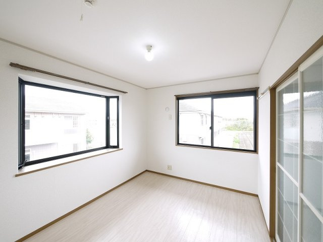 サニーコートB（杏町）の洋室|広々とした洋室です