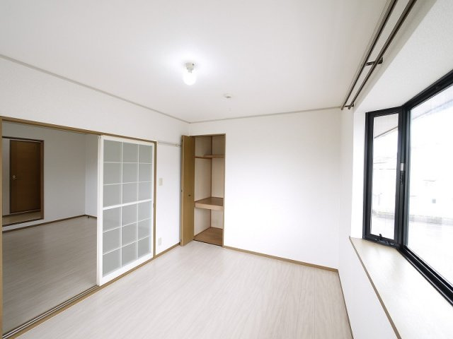 サニーコートB（杏町）の洋室|使い勝手のいい洋室です
