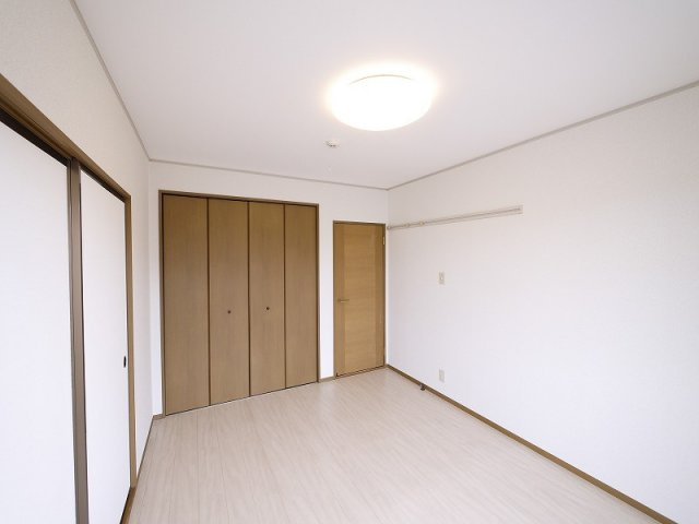 サニーコートB（杏町）の寝室|寝室にいかがでしょうか
