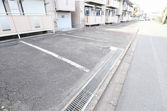 ヘルシーシャトーの駐車場