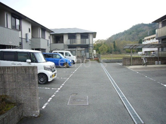 【駐車場】