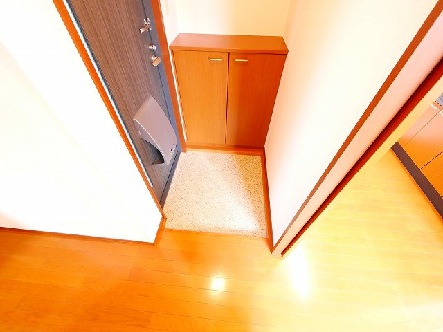 アクア西松ヶ丘の玄関