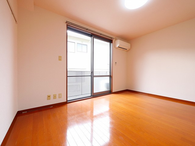 アクア西松ヶ丘の洋室