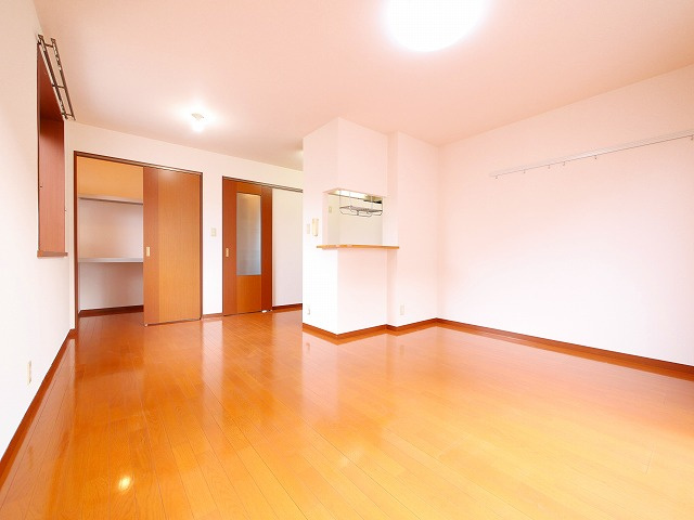 アクア西松ヶ丘の居間・リビング