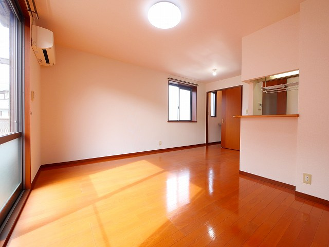 アクア西松ヶ丘の居間・リビング