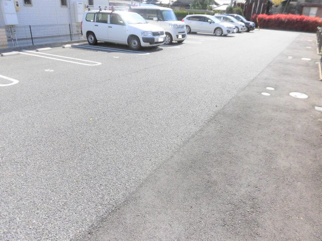 Famille・Ruiの駐車場