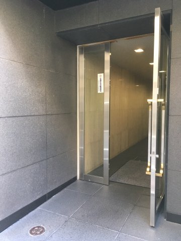 台東区東上野１丁目の事務所のエントランス