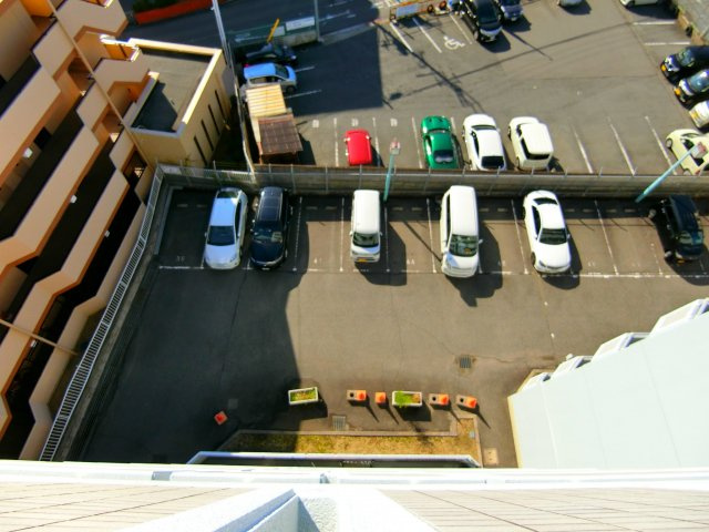 ドミール有住の駐車場