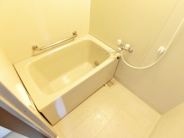 ドミール有住の浴室