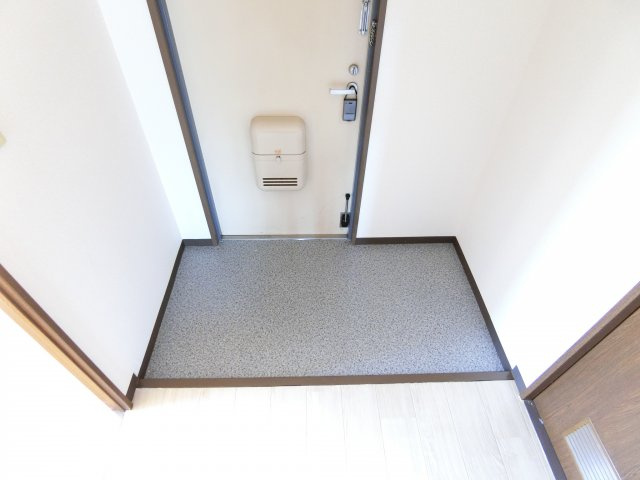 ドミール有住の玄関