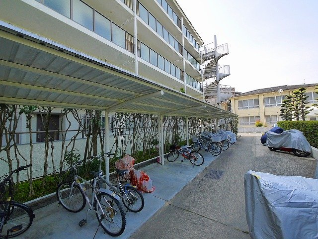 ローレルハイツあやめ池のその他共用部分|駐輪場完備