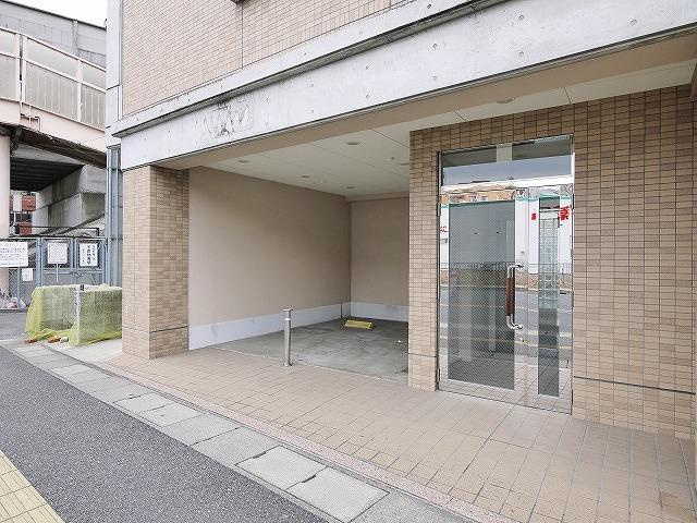 パストラル生駒のその他共用部分|綺麗な入口です