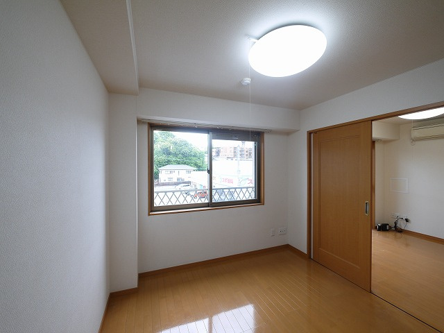 パストラル生駒の居間・リビング