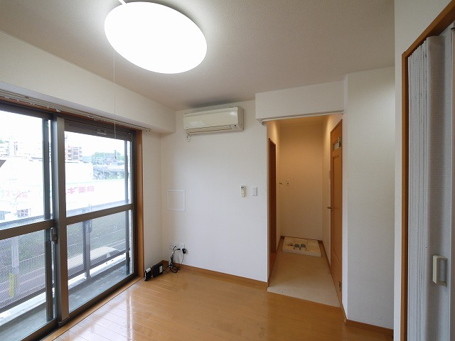 パストラル生駒の居間・リビング