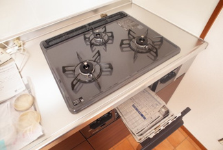 【設備】 | グリーンハイツ旭 | グリル付き三口ガスコンロ