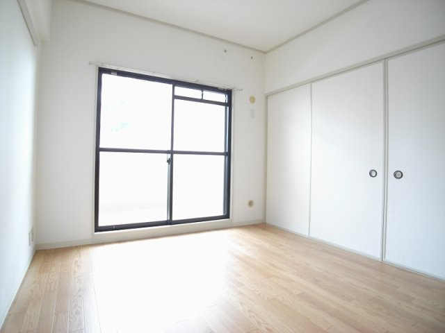 【洋室】 | ラフィーネ鶴見緑地