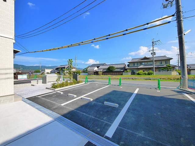 フローリシュ　コートの駐車場|駐車場完備です