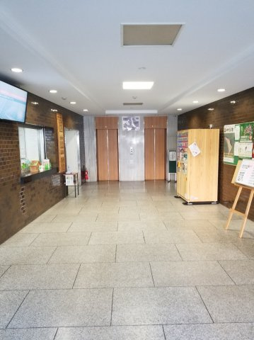 林友ビルのエントランス