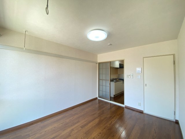 シャルマン宮池の洋室