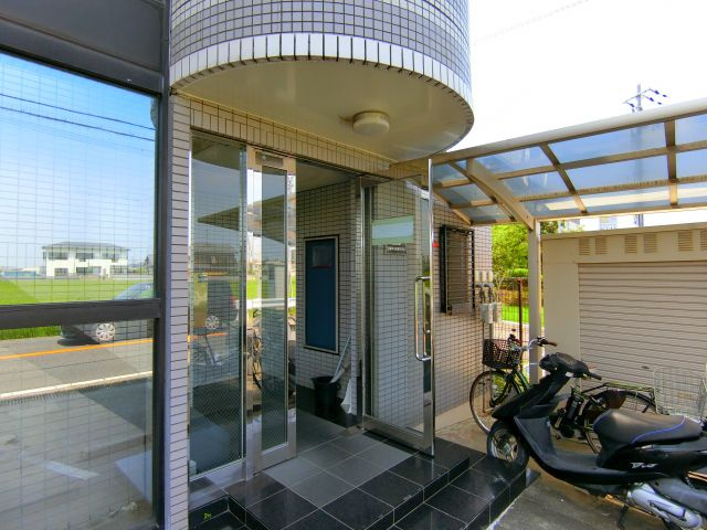 ラフィーネ2号館のエントランス