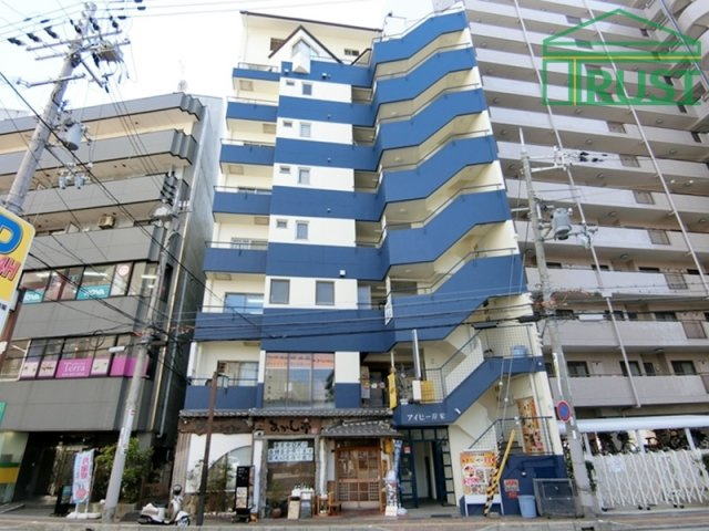 アイビー岸家の外観|おしゃれな外観です