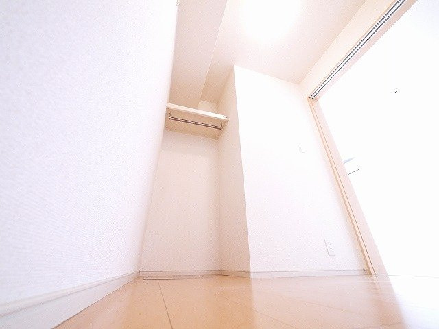 ガーデン・ヴィラ　Ａ棟の洗面所|機能性に優れた洗髪洗面化粧台です