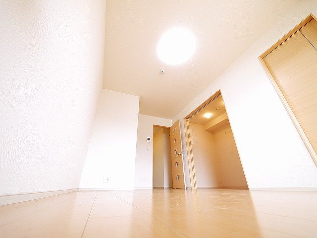 ガーデン・ヴィラ　Ａ棟の玄関|トールタイプのシューズボックスで靴を整頓できます