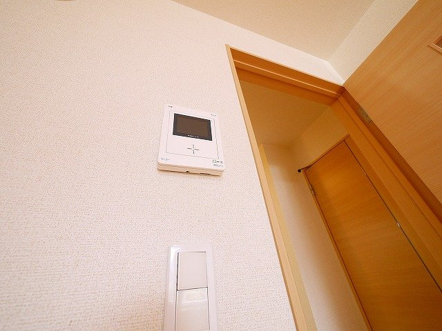 ガーデン・ヴィラ　Ａ棟のセキュリティ|モニター付きインターホンです